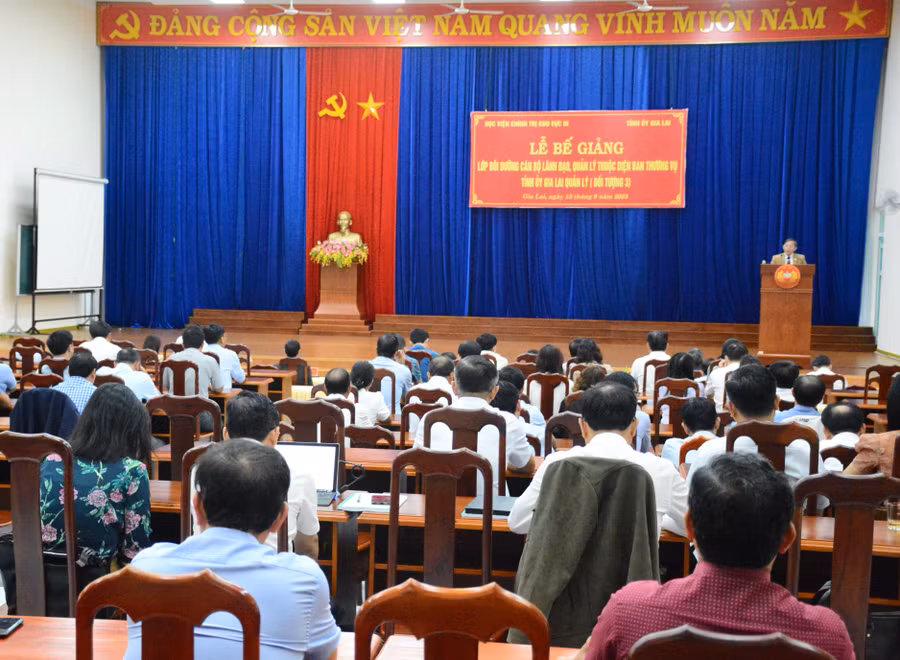 Quang cảnh lễ bế giảng. Ảnh: Lam Nguyên