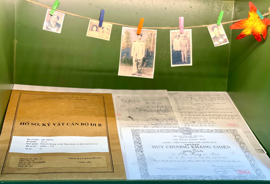 Một "ngăn ký ức" trưng bày tại triển lãm. Ảnh: Lam Nguyên Một "ngăn ký ức" trưng bày tại triển lãm. Ảnh: Lam Nguyên
