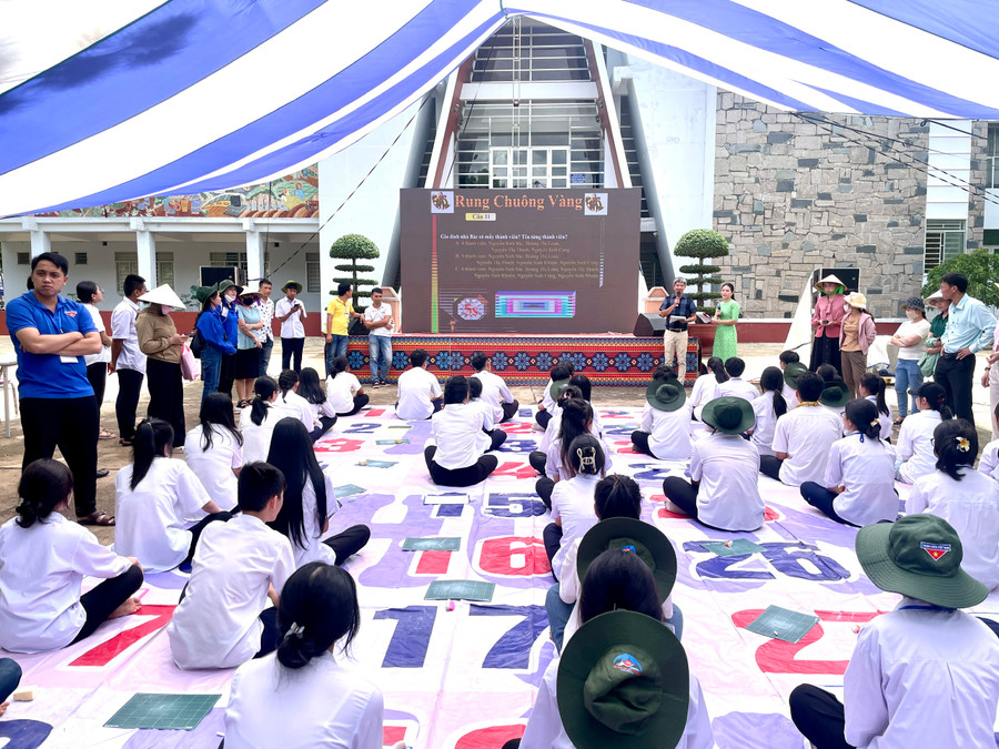 Tại phần thi &quot;Rung chuông vàng&quot;, tiểu trại Kim Đồng giành giải nhất. Ảnh: Lam Nguyên