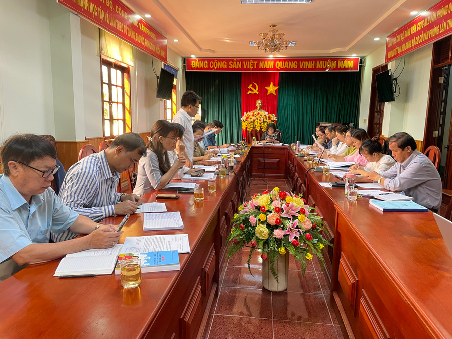 Quang cảnh buổi làm việc. Ảnh: Lam Nguyên Quang cảnh buổi làm việc. Ảnh: Lam Nguyên