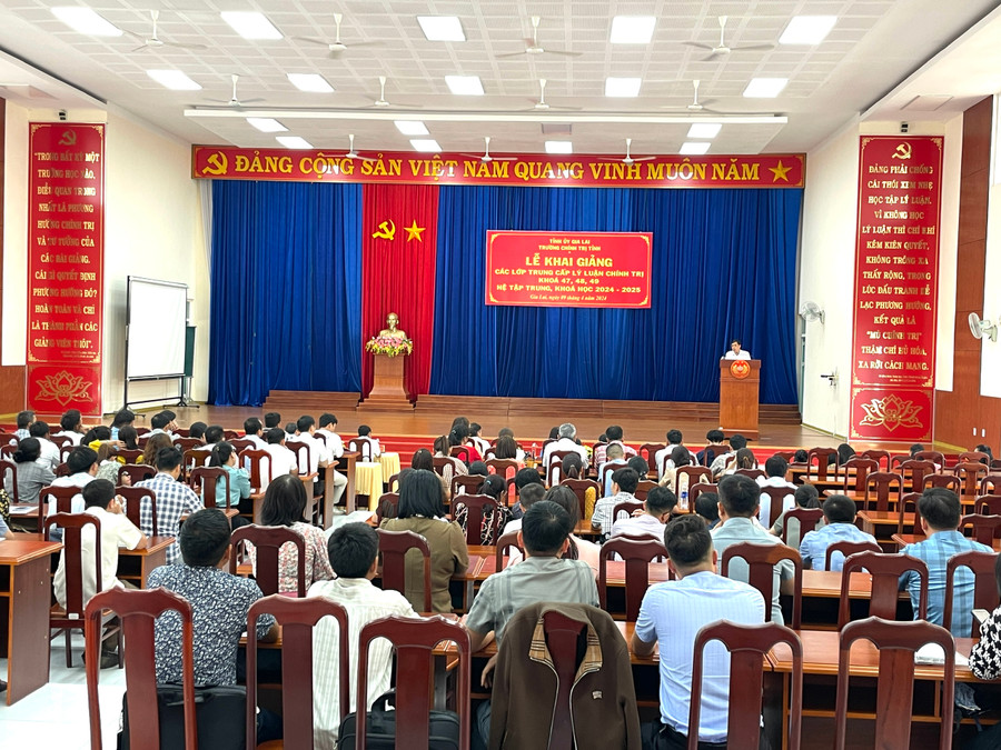 Có 105 học viên tham gia học tập tại 3 lớp Trung cấp lý luận chính trị hệ tập trung khóa 2024-2025. Ảnh: Lam Nguyên Có 105 học viên tham gia học tập tại 3 lớp Trung cấp lý luận chính trị hệ tập trung khóa 2024-2025. Ảnh: Lam Nguyên