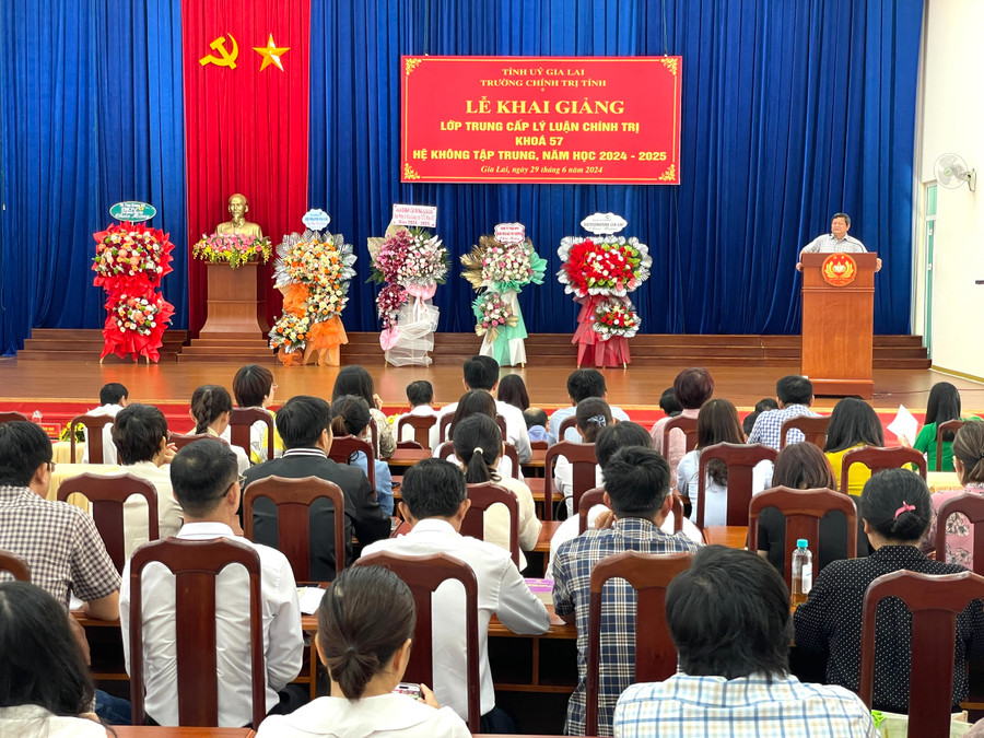 81 học viên tham dự lễ khai giảng sáng 29-6. Ảnh: Lam Nguyên 81 học viên tham dự lễ khai giảng sáng 29-6. Ảnh: Lam Nguyên