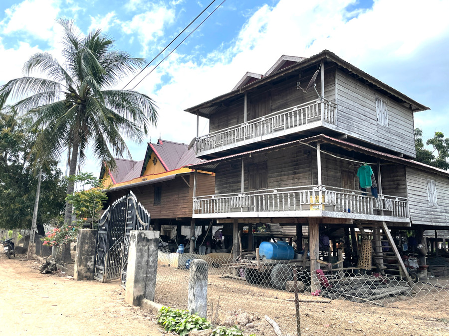 Dáng vẻ độc đáo của nhà sàn kiểu mới. Ảnh: Lam Nguyên