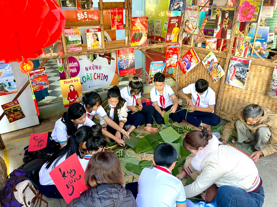 Ngày hội “Bánh chưng xanh” mang đậm ý nghĩa của Tết truyền thống và sẻ chia. Ảnh: Lam Nguyên Ngày hội “Bánh chưng xanh” mang đậm ý nghĩa của Tết truyền thống và sẻ chia. Ảnh: Lam Nguyên