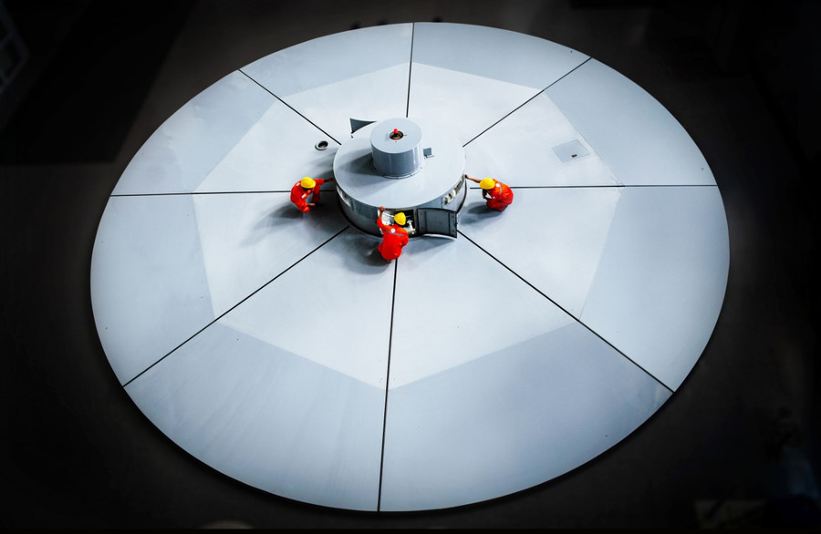 Tác phẩm “Bảo dưỡng tua-bin thủy điện” của Nghệ sĩ Nhiếp ảnh Huy Tịnh. Tác phẩm “Bảo dưỡng tua-bin thủy điện” của Nghệ sĩ Nhiếp ảnh Huy Tịnh.