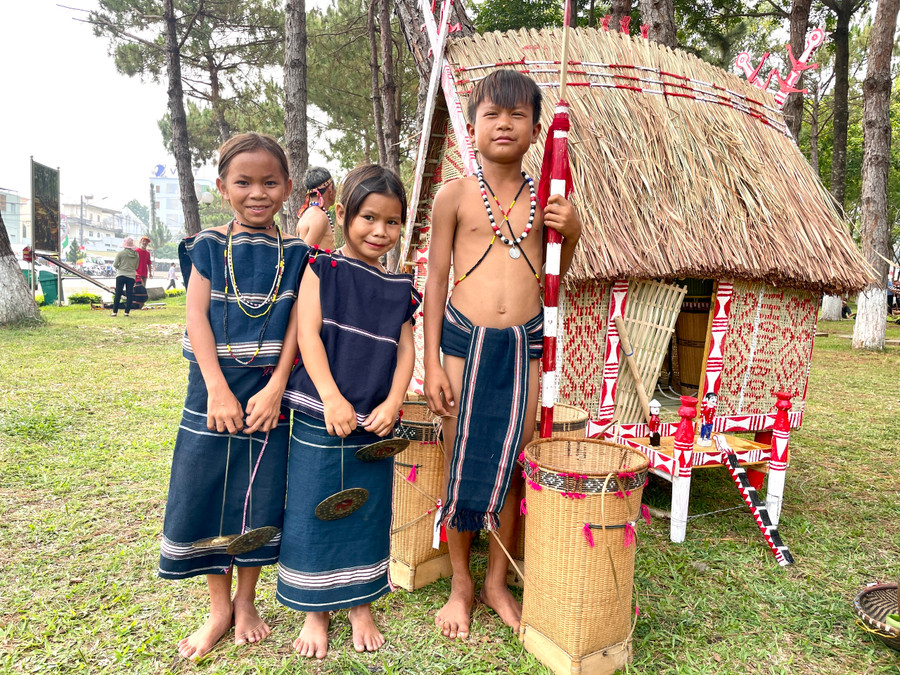 Huyện vùng khó Ia Pa cũng sở hữu những nghệ nhân nhỏ tuổi đáng yêu. Ảnh: Lam Nguyên