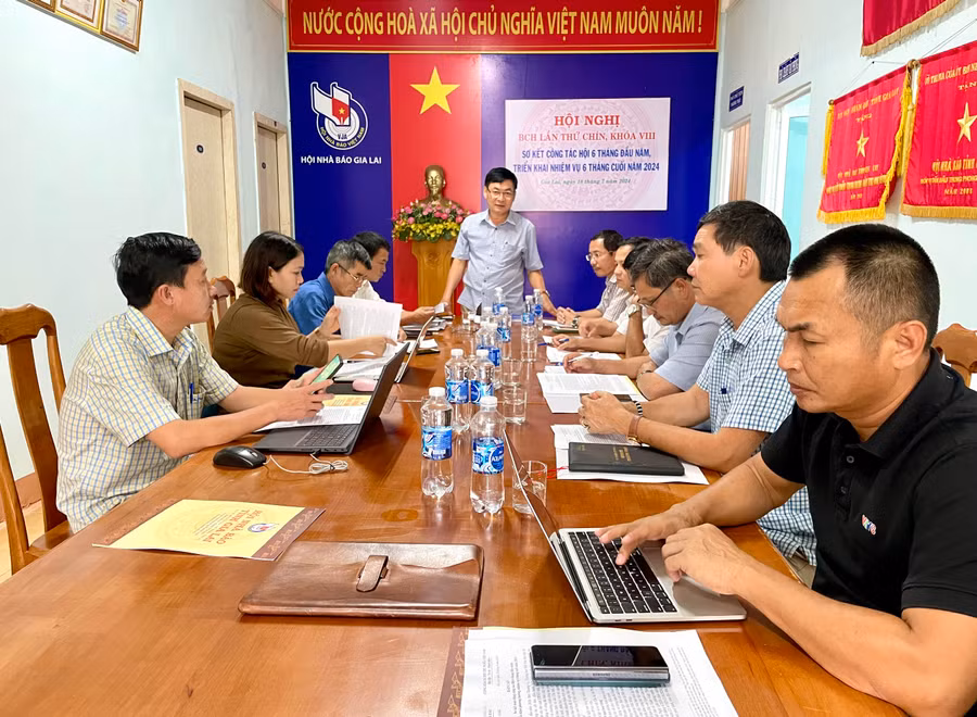 Quang cảnh hội nghị Ban Chấp hành lần thứ 9, khóa VIII của Hội Nhà báo tỉnh. Ảnh: Lam Nguyên