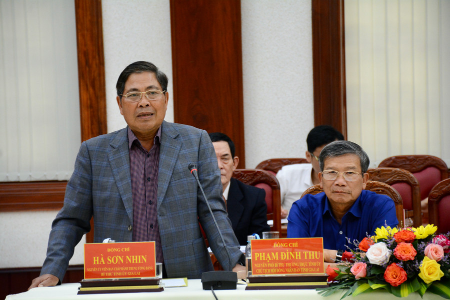 Đồng chí Hà Sơn Nhin-nguyên Ủy viên Ban Chấp hành Trung ương Đảng, nguyên Bí thư Tỉnh ủy, nguyên Trưởng đoàn đại biểu Quốc hội tỉnh-mong muốn Quảng trường Đại Đoàn Kết luôn xứng đáng là &quot;trái tim của TP. Pleiku&quot;. Ảnh: Lam Nguyên