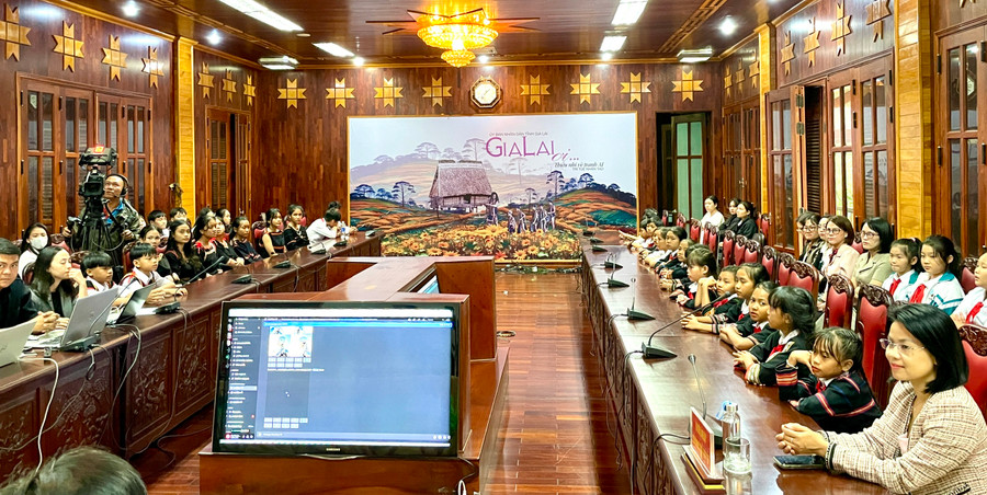 50 học sinh đến từ các trường tiểu học, THCS trên địa bàn tỉnh hào hứng tham gia chương trình. Ảnh: Lam Nguyên 50 học sinh đến từ các trường tiểu học, THCS trên địa bàn tỉnh hào hứng tham gia chương trình. Ảnh: Lam Nguyên