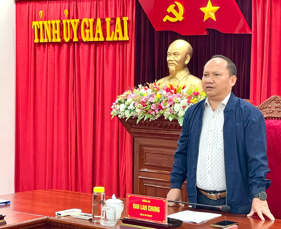 Phó Bí thư Tỉnh ủy Rah Lan Chung phát biểu kết luận hội nghị. Ảnh: Lam Nguyên