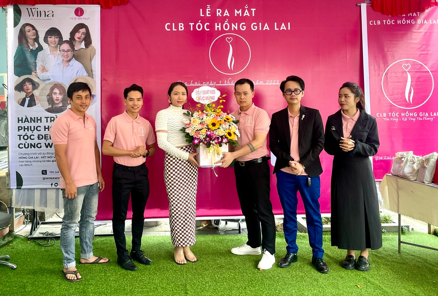 Các thành viên Ban Chủ nhiệm CLB tại lễ ra mắt. Ảnh: Lam Nguyên