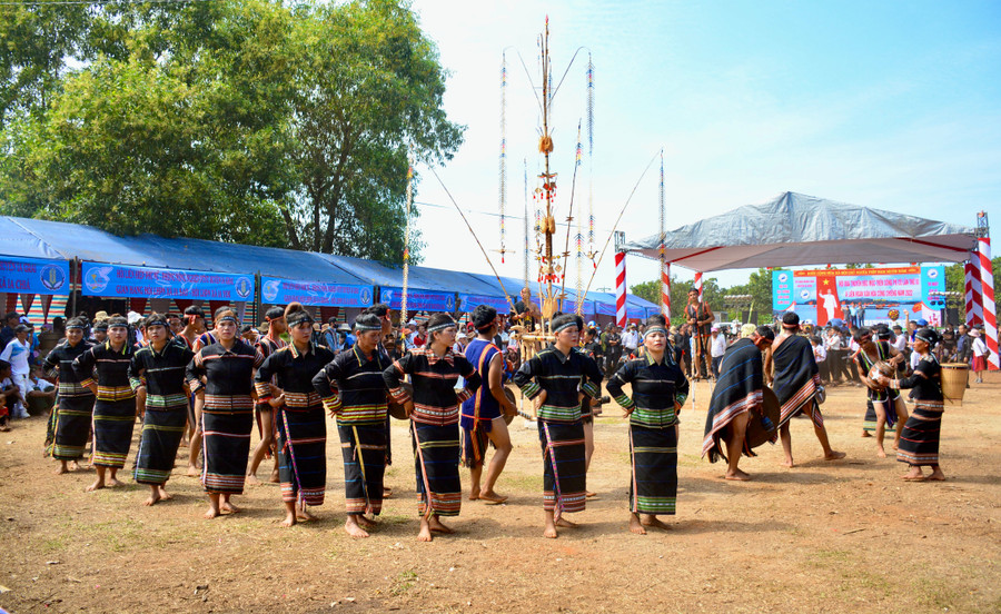 Hiện nay, Ia Grai là địa phương dẫn đầu toàn tỉnh Gia Lai về số lượng cồng chiêng còn lưu giữ với hơn 750 bộ. Ảnh: Lam Nguyên