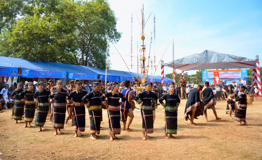 Hiện nay, Ia Grai là địa phương dẫn đầu toàn tỉnh Gia Lai về số lượng cồng chiêng còn lưu giữ với hơn 750 bộ. Ảnh: Lam Nguyên