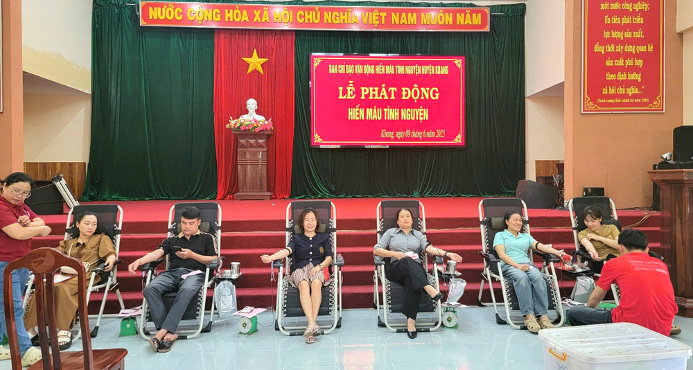 Ngày hội hiến máu tình nguyện có khoảng 600 người trên địa bàn huyện Kbang tham gia. Ảnh: Thúy An 69206fd223369768ce27.jpg