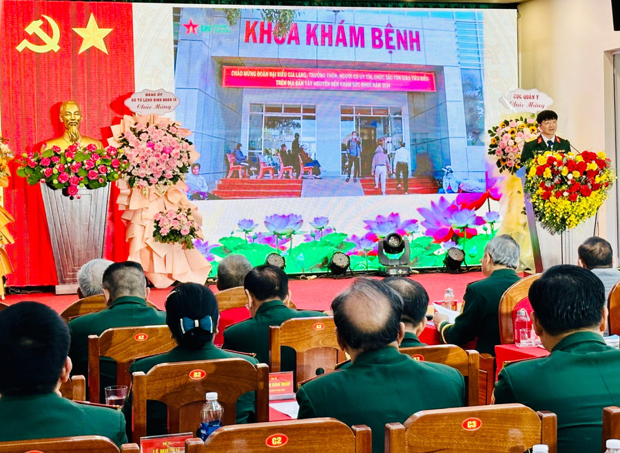 Thượng tá Phạm Xuân An-Giám đốc Bệnh viện Quân y 15 đọc diễn văn tại lễ kỷ niệm. Ảnh: Như Nguyện z6576856517767-75d29ae9c25ddee7457ed1a1e14ce657.jpg