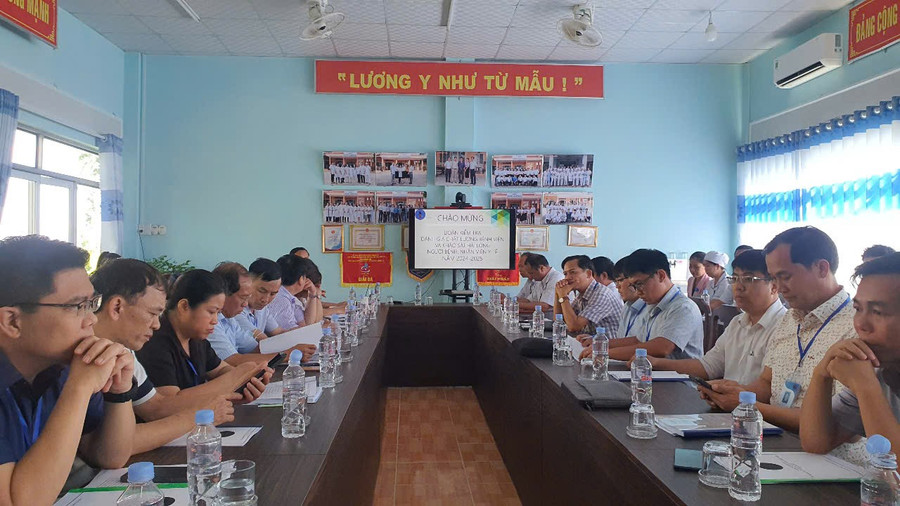 Đoàn kiểm tra tại Trung tâm Y tế huyện Krông Pa. Ảnh: CTV z6623832313915-904383d354f1f858fd239d479bba8c36.jpg