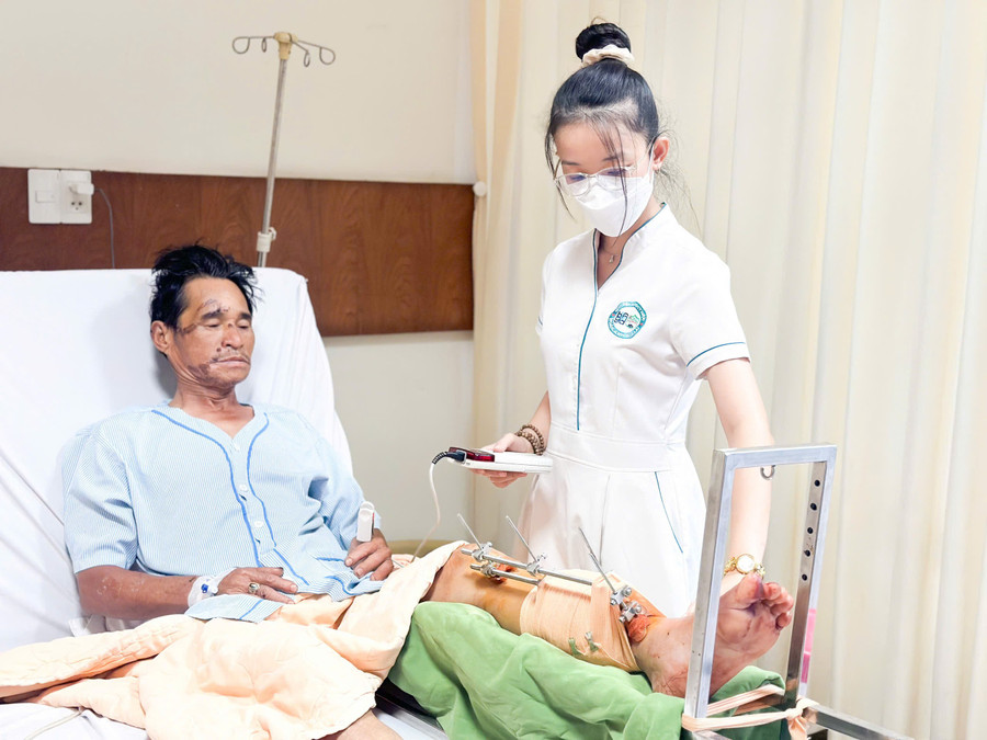 Bệnh nhân N. hiện đang hồi phục sức khỏe và đang tiếp tục được chăm sóc, điều trị sau phẫu thuật. Ảnh: ĐVCC z6582746852976-f9f1e8a6d66a6b8eed85c57b4c54dfdb.jpg