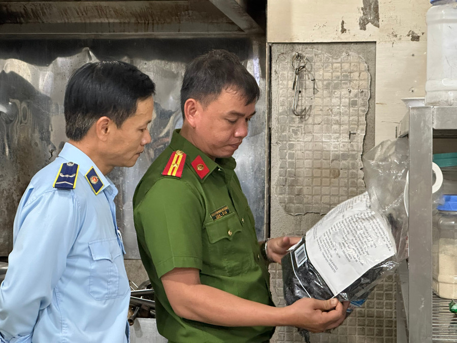 UBND tỉnh chỉ đạo tăng cường kiểm tra, xử lý nghiêm và công khai các hành vi vi phạm trong lĩnh vực ATTP. Ảnh: Như Nguyện z6603092180929-190d228fe81d4c0ce2c2b17476df076f.jpg
