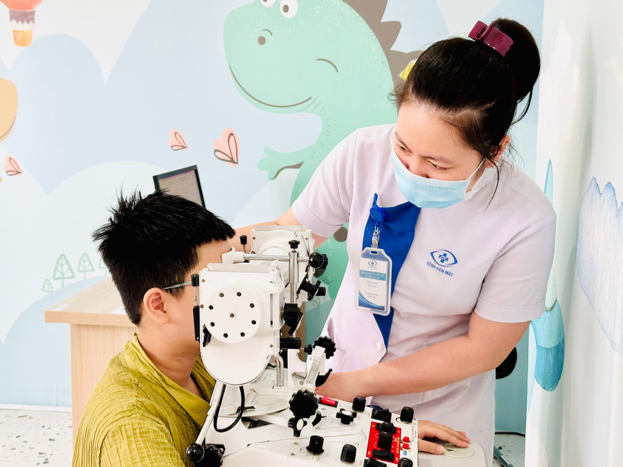 Bệnh viện Mắt Quốc tế Sài Gòn-Gia Lai đã triển khai chương trình khám và điều trị nhược thị cho trẻ em từ hơn 4 năm nay và là Trung tâm Kiểm soát Nhược thị đầu tiên ở Tây Nguyên. Ảnh: Như Nguyện z6925056888665-8cca707cff10ae367aa24fe19b8be4f1.jpg