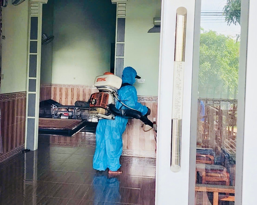 Sở Y tế chỉ đạo các đơn vị, địa phương khoanh vùng và xử lý triệt để ổ dịch. Ảnh: Như Nguyện z6943052865675-c7fc3f759ac1b5119567e5f0219665e4.jpg