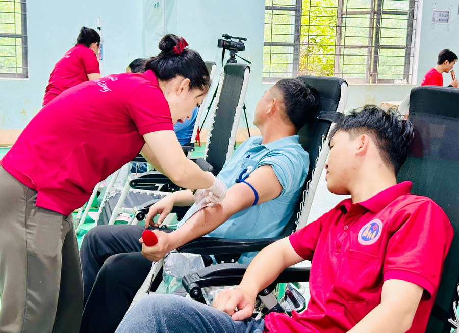 Ngày hội HMTN tại xã Ia Krái thu về 124 đơn vị máu an toàn. Ảnh: Như Nguyện z6889603860155-953021e17d6e53e51c8c0c8a525a4812.jpg