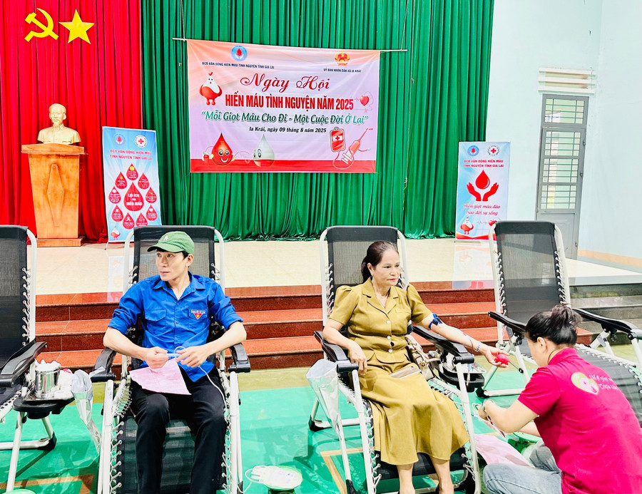 Lần đầu tiên địa bàn xã Ia Krái diễn ra Ngày hội HMTN. Ảnh: Như Nguyện z6889603835180-18726c8860f0d9ca302b620f4de548b4.jpg