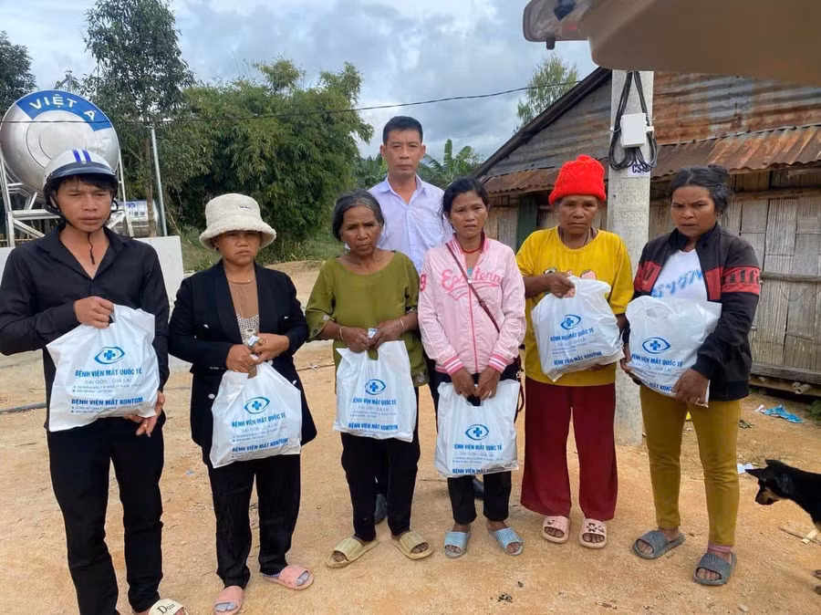 benh-vien-mat-quoc-te-sai-gon-gia-lai-con-tich-cuc-trong-cac-hoat-dong-thien-nguyen-ho-tro-nguoi-ngheo-anh-nhu-nguyen.jpg