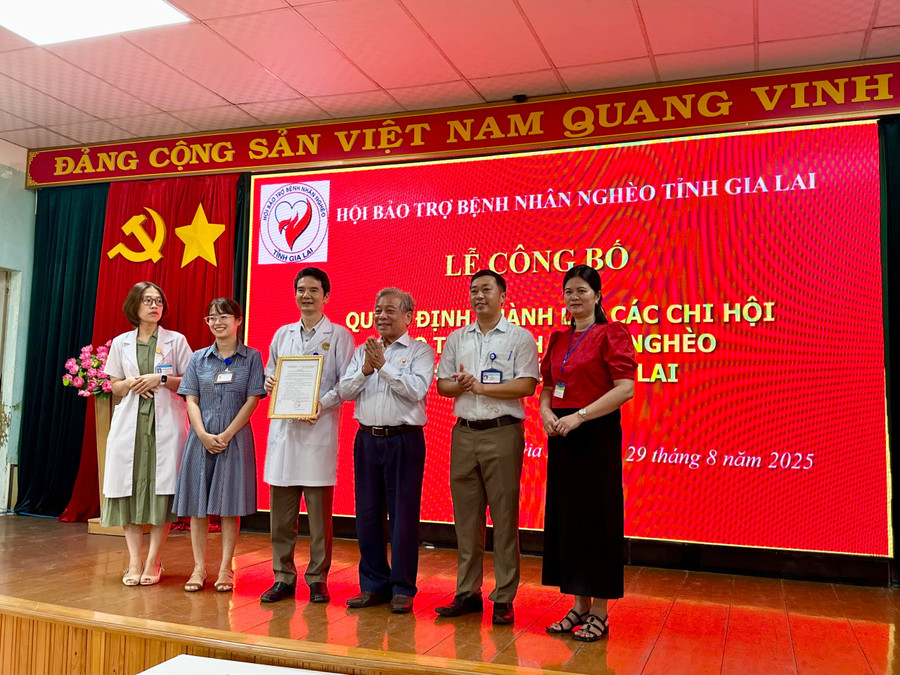 Chi hội Bảo trợ Bệnh nhân nghèo Bệnh viện Đa khoa Gia Lai ra mắt. Ảnh: Như Nguyện z6958198907481-ca09b751161750fb9f680b3fa8c51843.jpg
