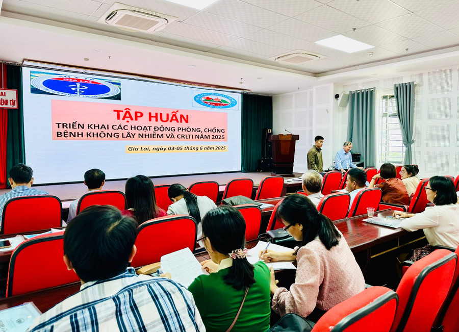 Quang cảnh lớp tập huấn. Ảnh: Như Nguyện z6670533403451-acfddff94dc300c6446efb55ab05059f.jpg