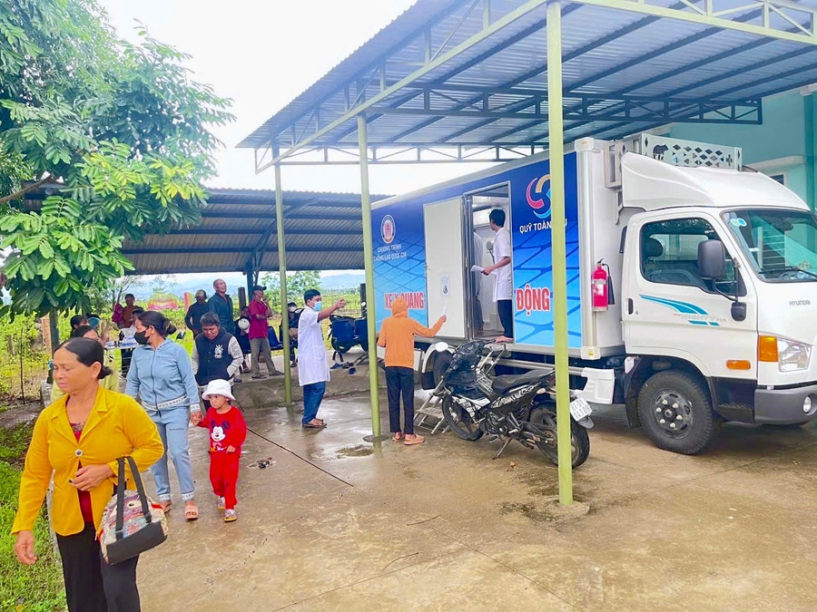 Từ ngày 16-6 đến 20-6, Bệnh viện Lao và Bệnh phổi Gia Lai phối hợp với Trung tâm Y tế huyện Chư Pưh triển khai “Chiến dịch mở rộng hoạt động sàng lọc cộng đồng bằng chiến lược 2X (X-quang, Xpert) trên địa bàn huyện Chư Pưh. Ảnh: Như Nguyện z6716768704897-ee89d53f8f3ce3a4e4b85c4b2519db19.jpg