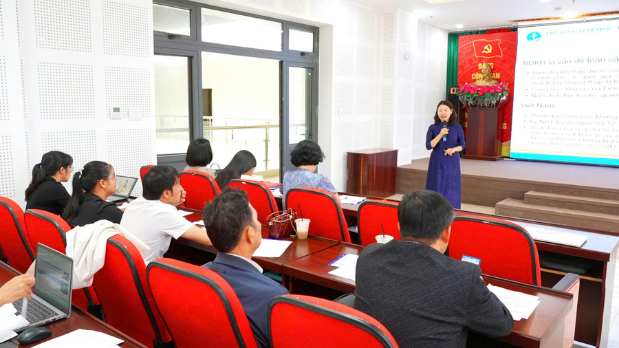 Quang cảnh lớp tập huấn. Ảnh: Hồng Quý z6732765308064-1c87c7b5ef4e58c7360d03552415cfba.jpg