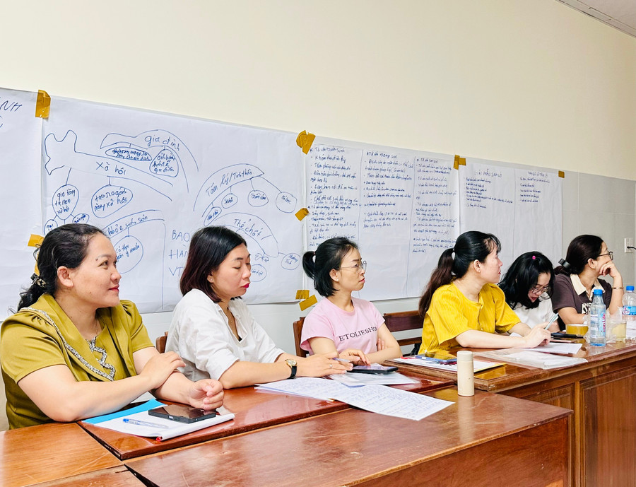 Từ ngày 1-7-2025, Nhân viên y tế thôn bản, cô đỡ thôn bản là nhóm đối tượng được ngân sách nhà nước hỗ trợ mức đóng BHYT. Ảnh: Như Nguyện z6596722934820-82bdc8765a41a67ba0c715dcc0512645.jpg