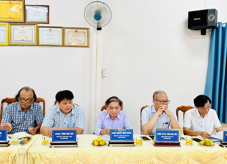 Các thành viên Đoàn công tác Sở Y tế tỉnh Bình Định. Ảnh: Như Nguyện z6693388057196-89db3e08e0bba3696446e2105ee26653.jpg