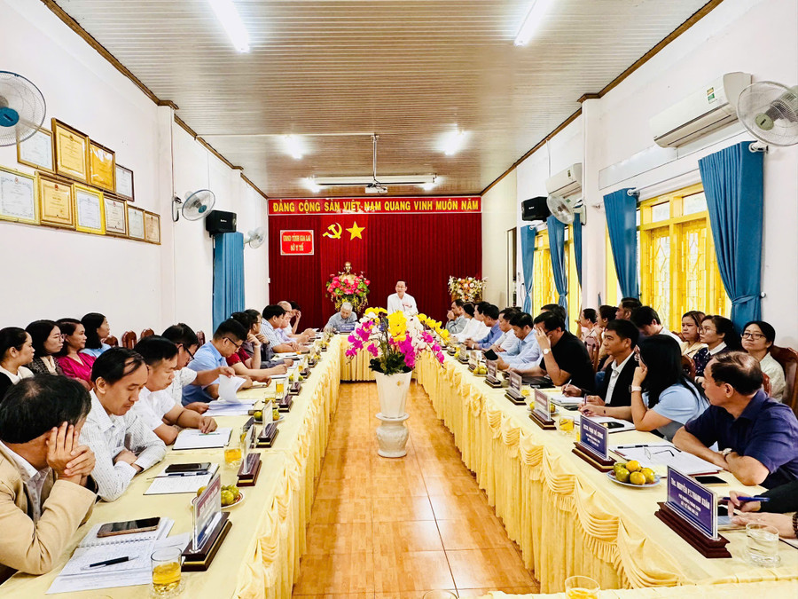 Quang cảnh buổi làm việc. Ảnh: Như Nguyện z6693388082765-1519709d4f432df7e5e848a10d0f1858.jpg