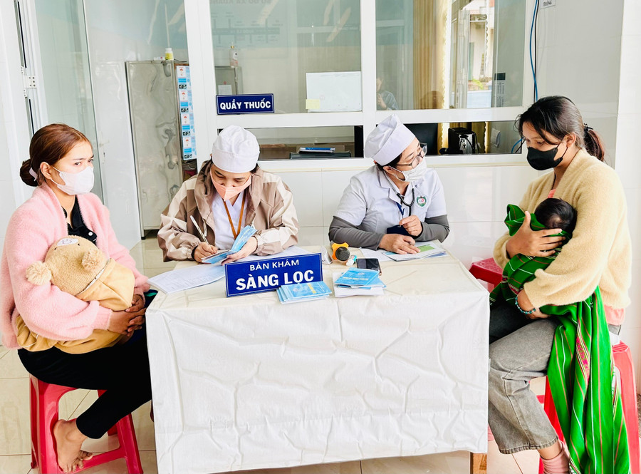 Việc đưa vắc xin Rota vào Chương trình tiêm chủng mở rộng miễn phí là cơ hội lớn giúp trẻ em phòng ngừa bệnh tiêu chảy cấp do vi rút Rota. Ảnh: Như Nguyện z6286176908934-f813b8644290a9b8c8333c6183218def.jpg