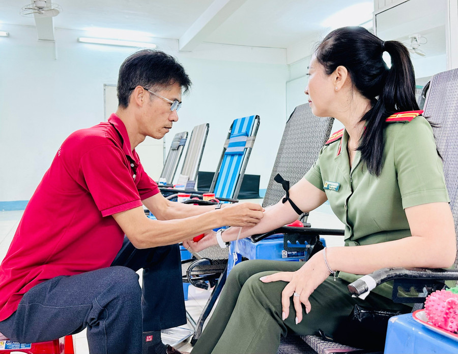 Chương trình “Hành trình Đỏ - Giọt hồng Cao Nguyên" lần thứ X phấn đấu tiếp nhận 600 đơn vị máu an toàn. Ảnh: Như Nguyện z6472081392337-830fc29341e53f27c92a047336da7062.jpg
