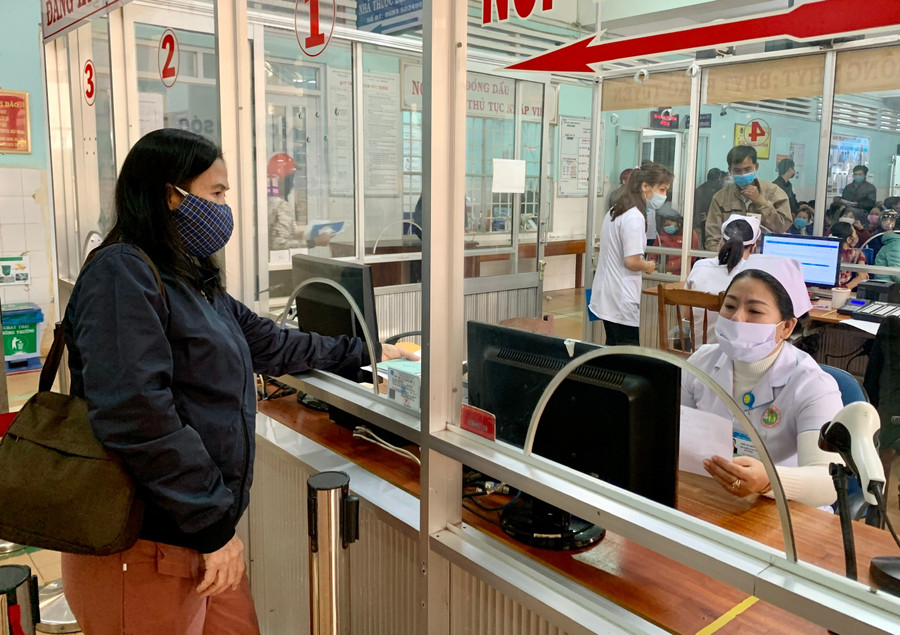 Sở Y tế đề nghị các cơ sở khám-chữa bệnh tăng cường kiểm tra, chấn chỉnh nếu phát hiện hành vi vi phạm trong khám bệnh, chữa bệnh. Ảnh: Như Nguyện 6-11-2022-benh-nhan-dang-ky-kham-chua-benh-bhyt-tai-benh-vien-da-khoa-gia-lai-anh-nhu-nguyen.jpg