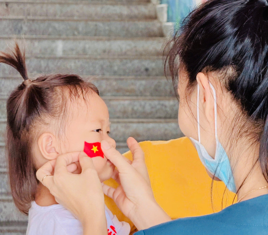 Vào các dịp lễ, Tết, Bệnh viện Nhi Gia Lai khuyến khích các khoa, phòng trang trí hưởng ứng, chào mừng để tạo không khí vui tươi, rộn ràng lễ hội, giúp bệnh nhi có thêm ý chí, tinh thần góp phần điều trị tốt và vượt qua bệnh tật.. Ảnh: CTV z6966626635625-488d4b46127f36421474a919308f69ee.jpg