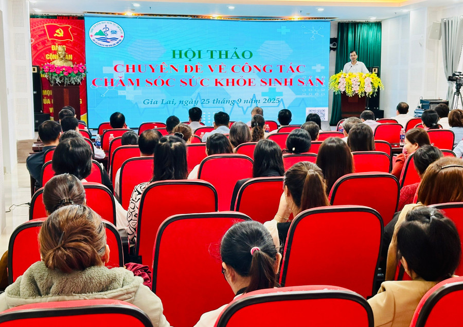 Quang cảnh Hội thảo. Ảnh: Như Nguyện z7048346965712-b06c95a9479fe38d1639aff38eb8a514.jpg