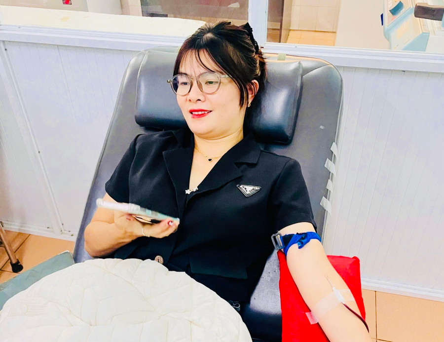 Từ năm 2022 đến nay, chị Nguyễn Thị Hồng có 11 lần hiến máu cấp cứu cho người bệnh. Ảnh: NVCC chi-nguyen-thi-hong-co-11-lan-hien-mau-cap-cuu-cho-nguoi-benh-anh-nvcc.jpg