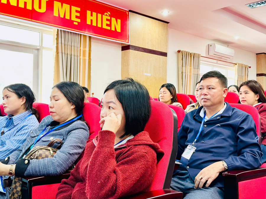Các công chức cấp xã phụ trách lĩnh vực y tế của 77 xã, phường khu vực phía Tây tỉnh Gia Lai tham gia lớp bồi dưỡng. Ảnh: Như Nguyện z6832478046886-33053cab785dba2f2b9e45266108289d.jpg