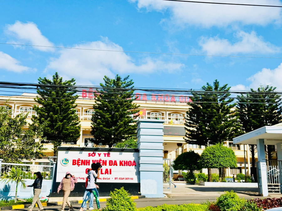 Sau hơn 3 tháng kêu gọi (từ tháng 4-2025 đến nay), Bệnh viện Đa khoa Gia Lai đã nhận được gần 420 triệu đồng từ các tổ chức, đơn vị, cá nhân ủng hộ xây dựng khu vực phòng chờ cho thân nhân người bệnh. Ảnh: Như Nguyện z6816523878146-73795154fc01df09693c3304fce6261d.jpg