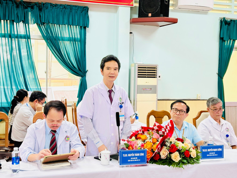 Tiến sĩ, bác sĩ Nguyễn Thành Công phát biểu sau khi được bổ nhiệm giữ chức vụ Phó Giám đốc Bệnh viện Đa khoa Gia Lai. Ảnh: Như Nguyện z6786462861963-d2b11884505e39dcfcc57e7fc4df2c10.jpg