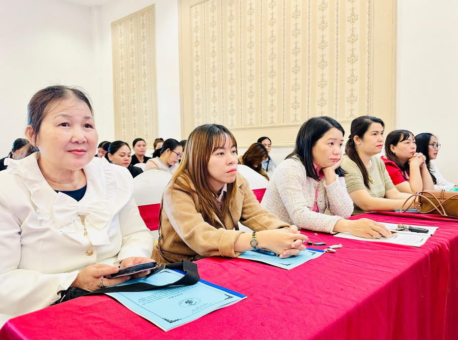 Gần 500 cộng tác viên dân số, viên chức dân số thuộc trung tâm y tế, trạm y tế và điểm trạm y tế phía Tây tỉnh Gia Lai tham gia tập huấn. Ảnh: Như Nguyện z7139771278221-e85f4403dcaf01c1b7cec4807ec4966f.jpg
