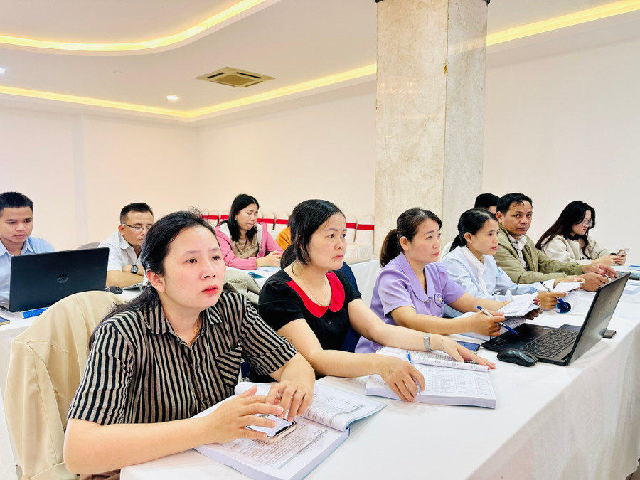 Ngoài lý thuyết, các học viên tham dự tập huấn còn thực hành nhập liệu trên phần mềm. Ảnh: Như Nguyện z7142937128360-fd2577e63c05fe8b39355bdfd9161316.jpg