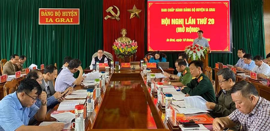 huyen-uy-ia-grai-to-chuc-hoi-nghi-bch-lan-thu-20-mo-rong-1.jpg