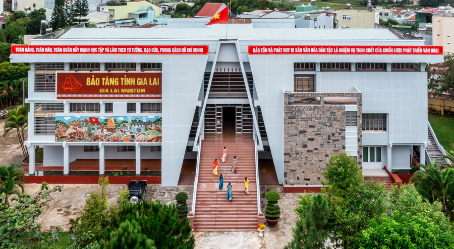 Bảo tàng tỉnh Gia Lai sẽ khai mạc 2 triển lãm mang tên “Đường cách mạng – Đồng chí Hồ Chí Minh tại Trung Quốc” và “Di sản Hán – Nôm trên địa bàn tỉnh Gia Lai” vào sáng 16-5. Ảnh T.L 50dd0636-458b-4aa0-b6a9-e256bc7163bb.jpg