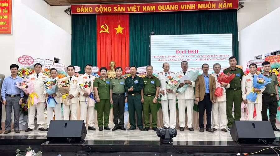 cac-dai-bieu-chup-anh-luu-niem.jpg