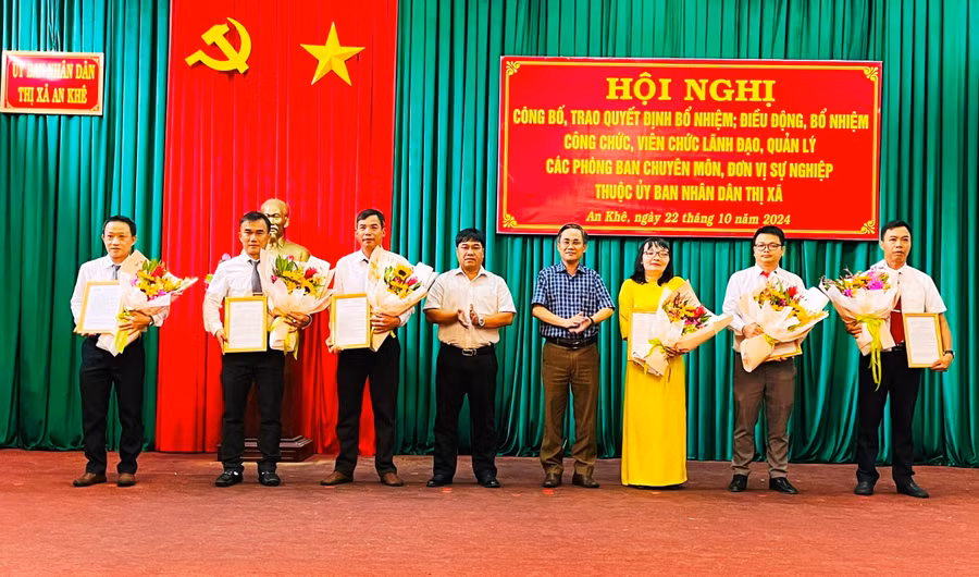 an-khe-cong-bo-quyet-dinh-dieu-dong-bo-nhiem-can-bo-vien-chuc-22102024-p2-8985-4415.jpg
