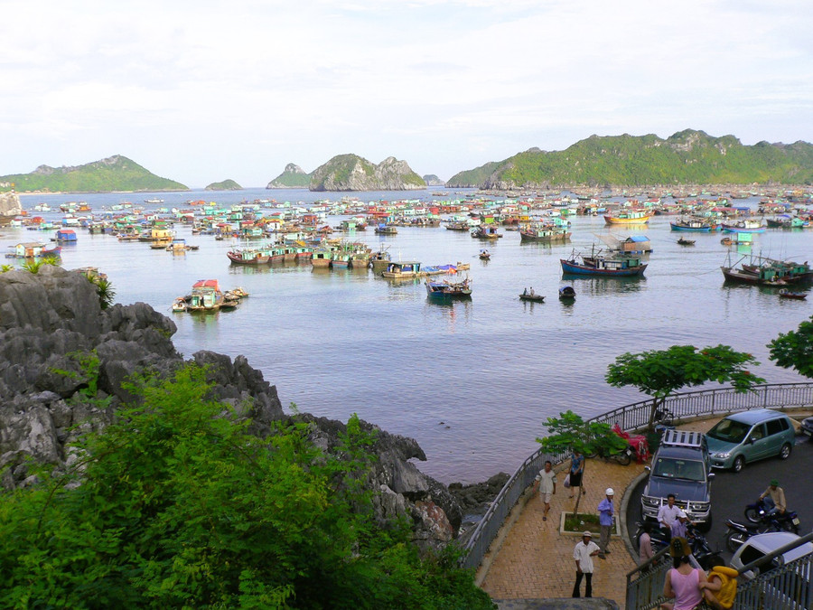 Vịnh Cát Bà, năm 2006 Vịnh Cát Bà, năm 2006